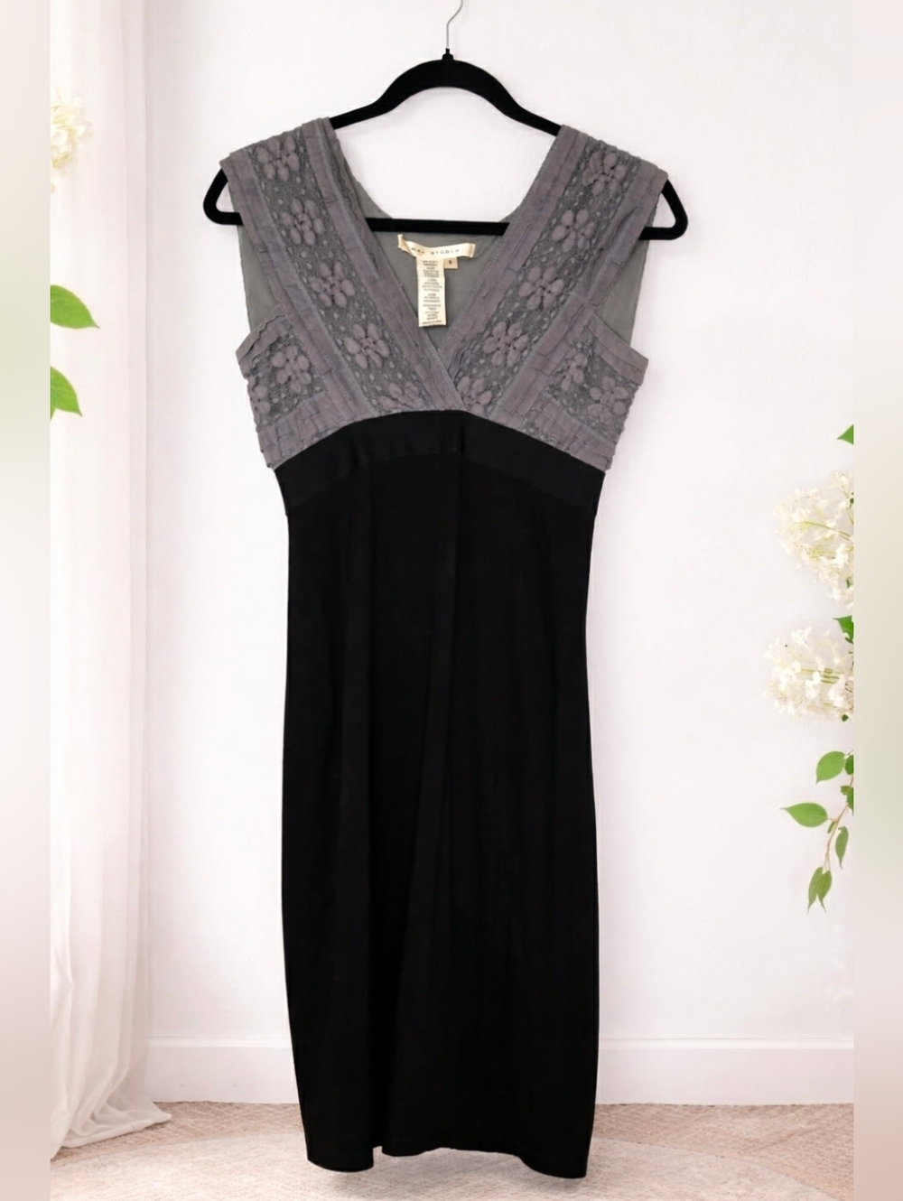 Sleeveless Black and Gray V-Neck Dress